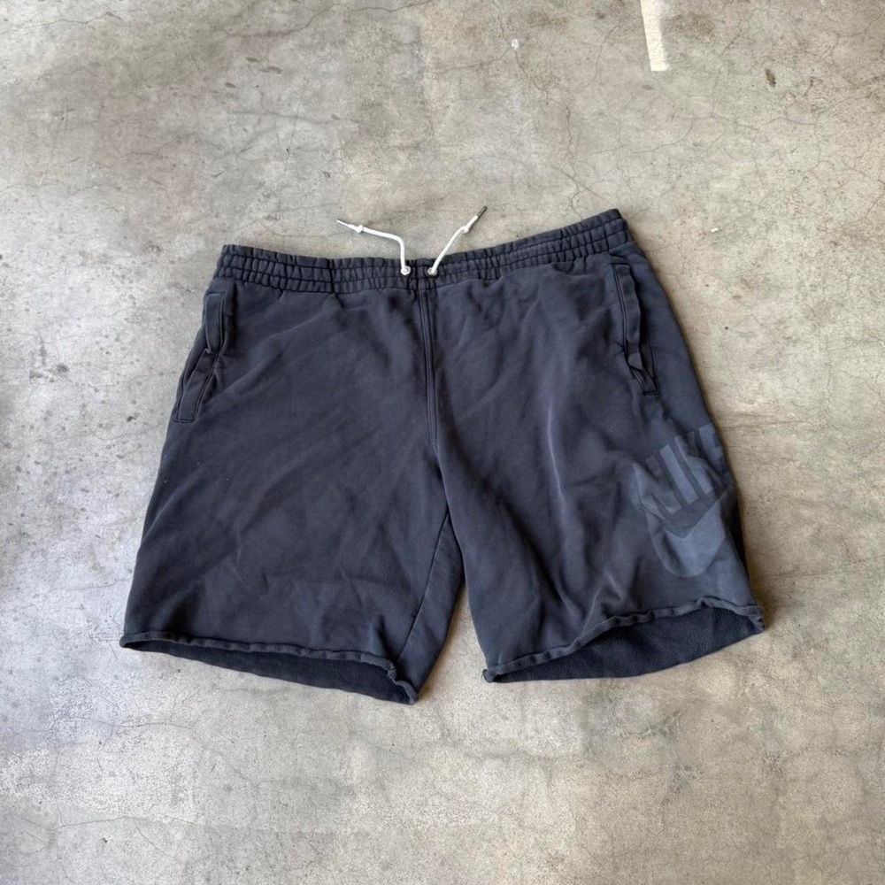 Nike Men's Black and Grey Shorts